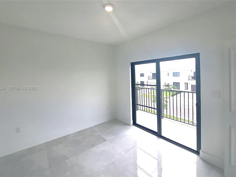 1373 NW 1st St — Photo 9