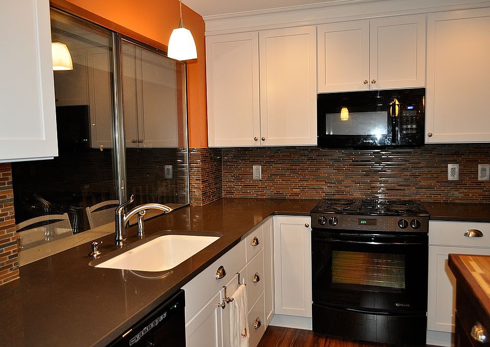 2nd image of 6111 S Helena St