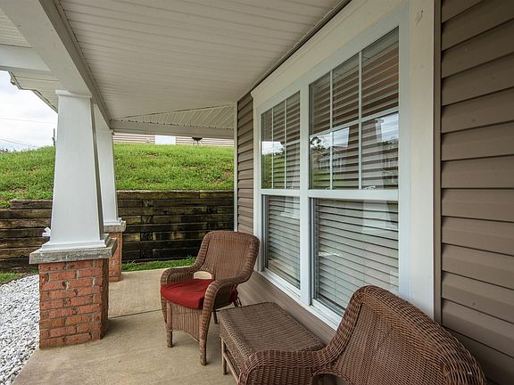 4th image of 4045 Stonybrook Dr