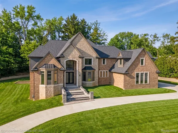 3080 Chickering Ct, Bloomfield Hills, MI 48302