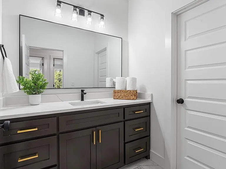 4126 W Olive St — Photo 30
