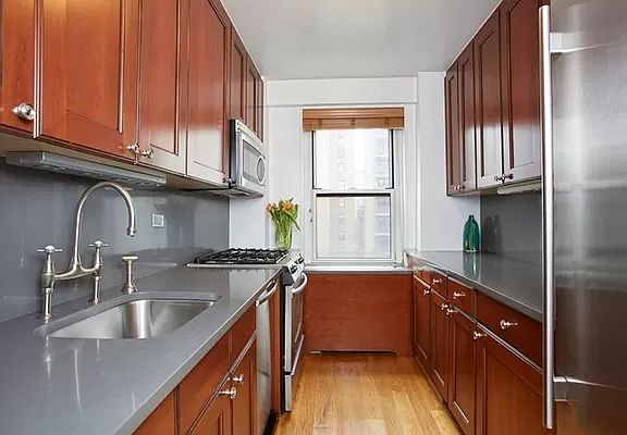 4th image of 201 E 79th St APT 8E
