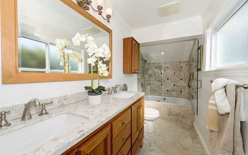 5 bed, 2344 sqft, $6,495 — Photo 4
