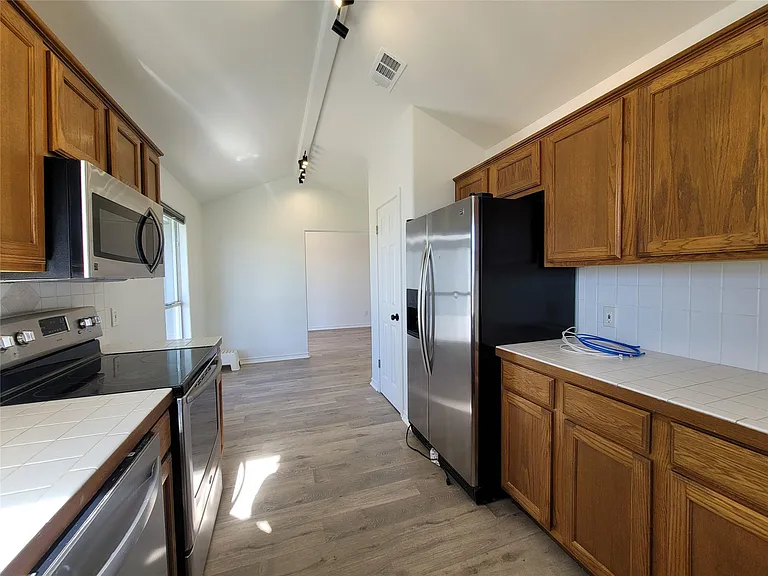 208 Newcastle Dr — Photo 17