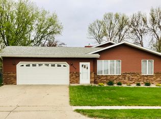 206 Estevan Dr, Bismarck, ND 58503