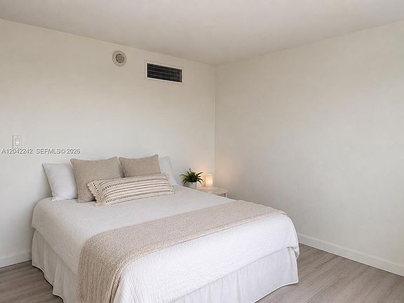 5th image of 10275 Collins Ave APT 431
