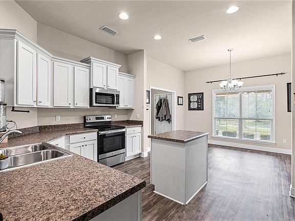 4th image of 2124 Edison Dr