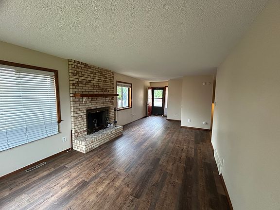 3rd image of 1224 Parker Dr