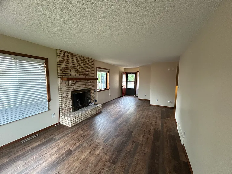 1224 Parker Dr — Photo 3