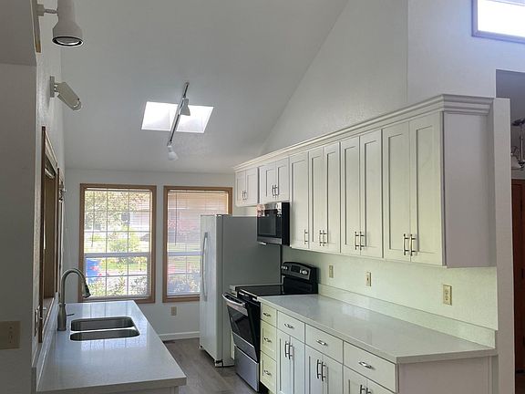 4th image of 5905 W Sarazen St SE