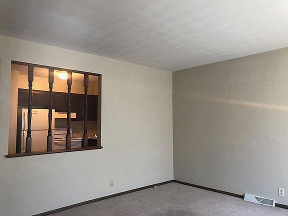 4th image of 2722 W Millbrook Ct