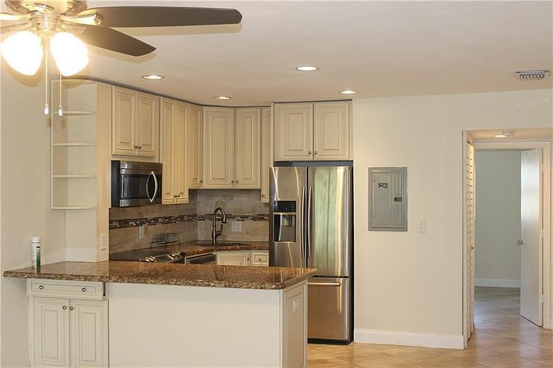 1st image of 751 Pine Dr APT 208