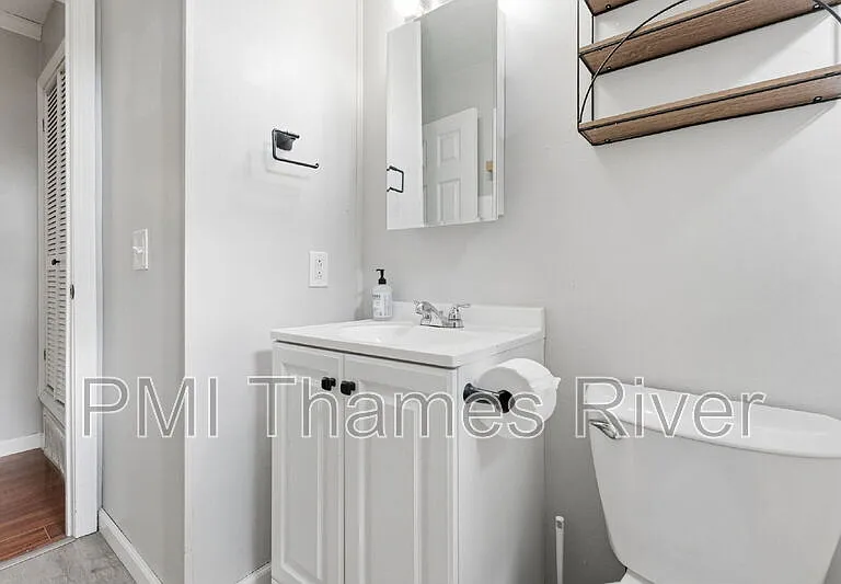 98 Oslo St — Photo 32