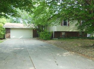 1604 Country Acres Dr, Saint Peters, MO