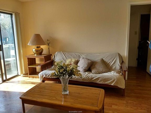 4th image of 1901 Holleman Dr #301