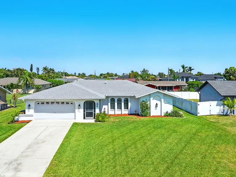 2039 Coral Point Dr — Photo 1