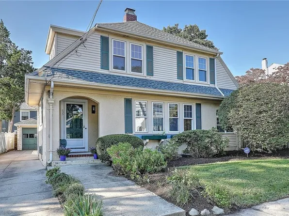 295 Rochambeau Ave, Providence, RI 02906