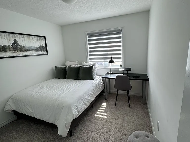 1752 Finley Cres — Photo 16