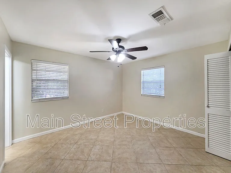 4547 Marseille Dr — Photo 15