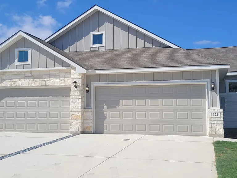 321 Caleb Ct — Photo 2