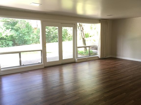 5th image of 2915 E Sherwood Dr
