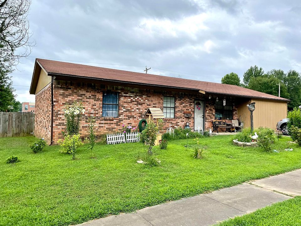 1st image of 66 White Dr