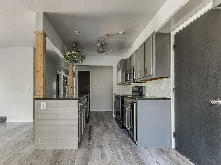 105 Paul Ave — Photo 26