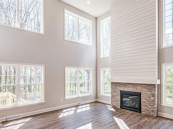 2nd image of 8 Indigo Court