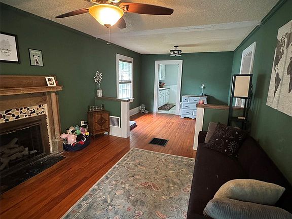 3rd image of 204 E Hargrave St