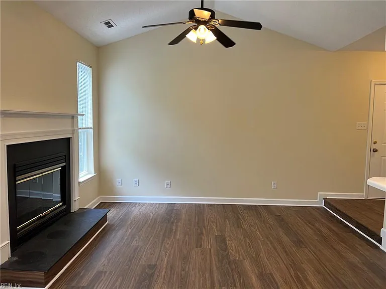 3201 Jade Ct #304 — Photo 4
