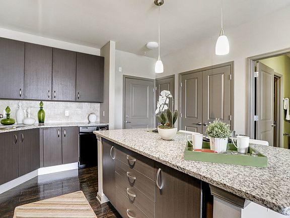 3rd image of 6870 Richmond Hwy #356