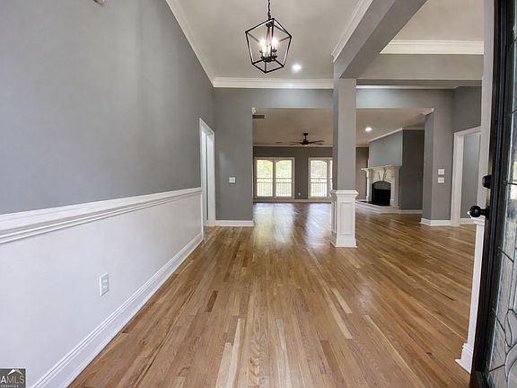 5th image of 461 Providence Club Dr