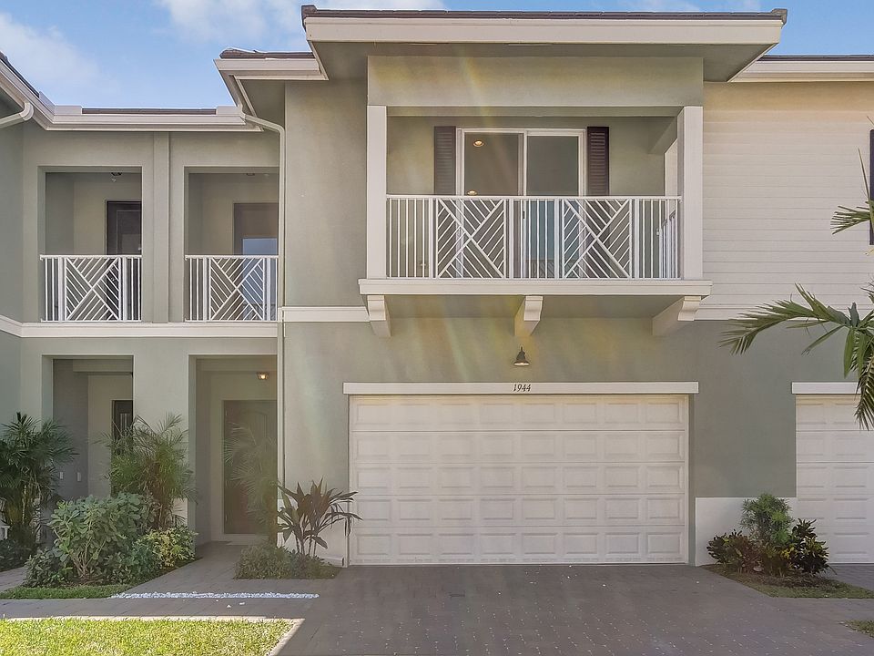 Luxurious Townhomes