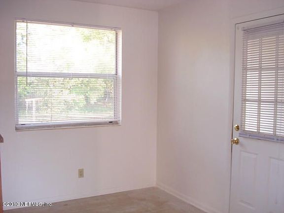 4th image of 2735 Columbine Dr N