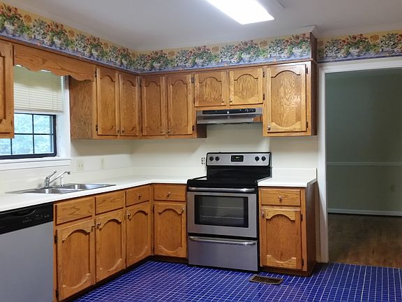 3rd image of 895 Alston Dr