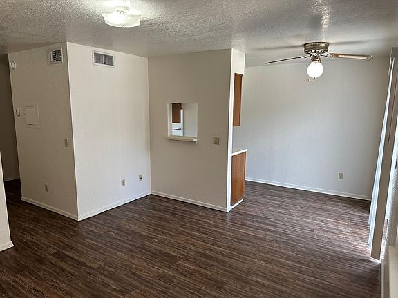 3rd image of 1932 E Lindsey St #201