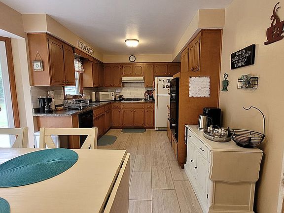 5th image of 2430 Skokie Dr