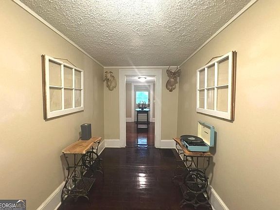 3rd image of 254 College St