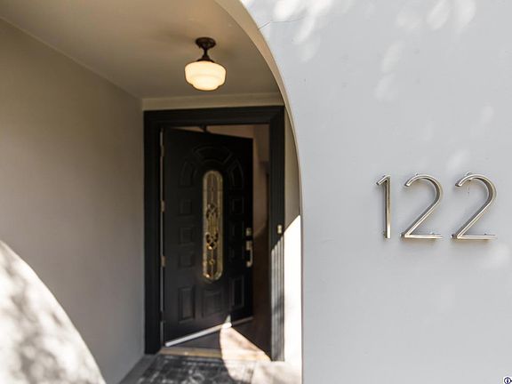 4th image of 122 N Lucerne Blvd