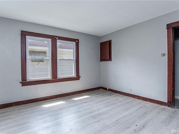 4th image of 3813 Hoover Ave