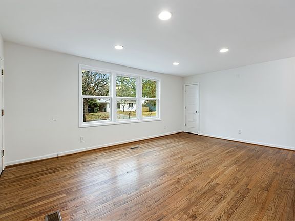 5th image of 1522 Emily Ave