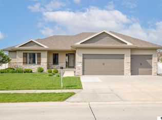 18715 Hampton Dr, Omaha, NE 68136