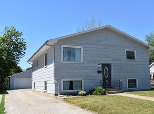 407 21st St S, Fargo, ND 58103