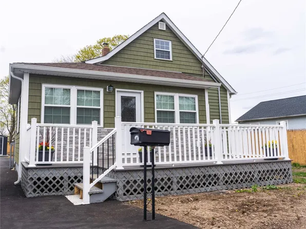 2 Division Avenue, Central Islip, NY 11722