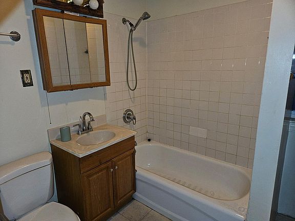 4th image of 103-105 Kent St #3