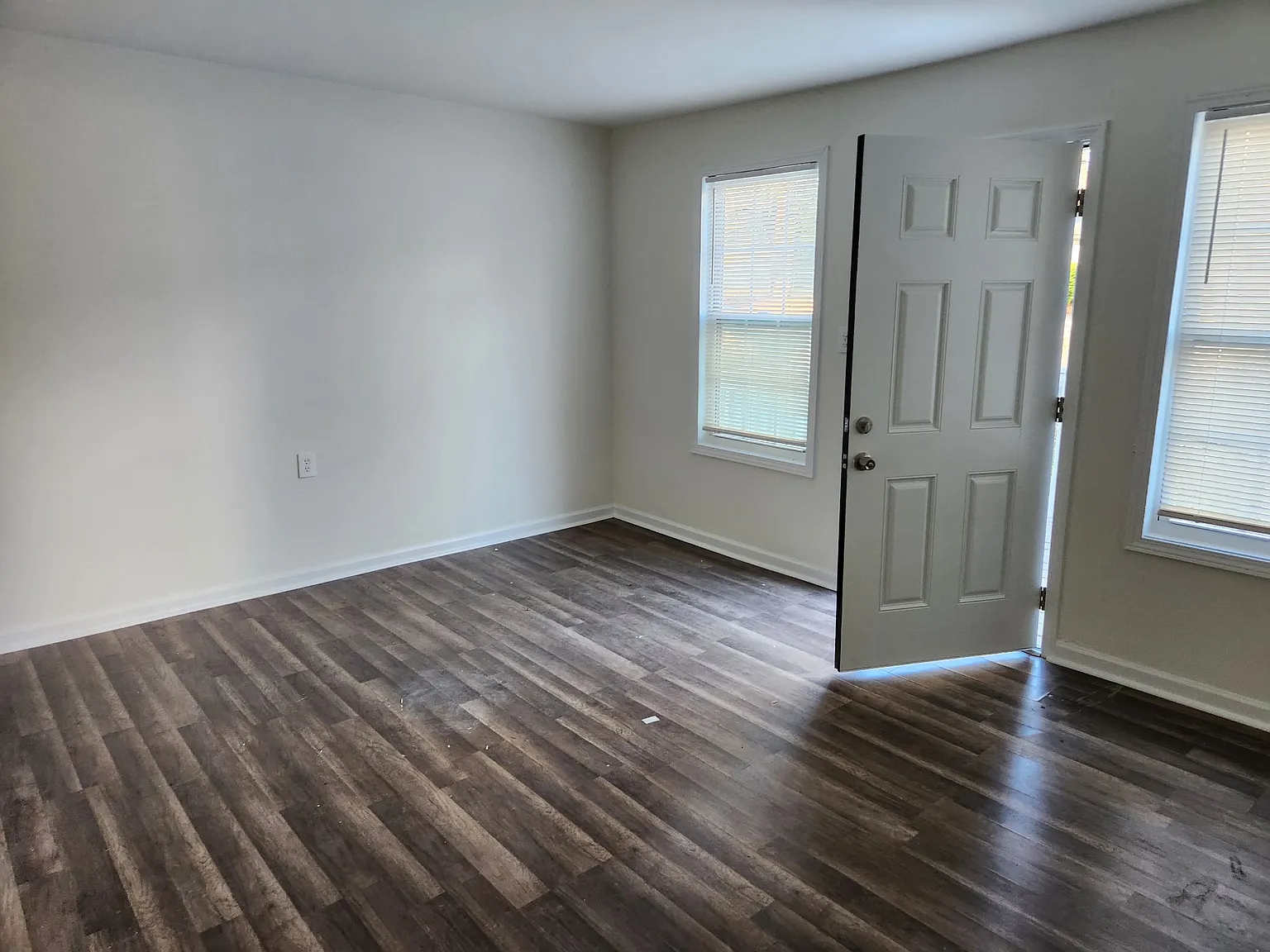 2 bed, 900 sqft, $1,500 — Photo 3