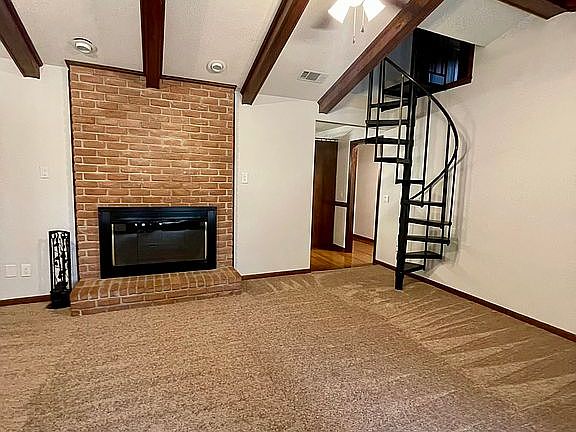 Interior_Bonus room stairs