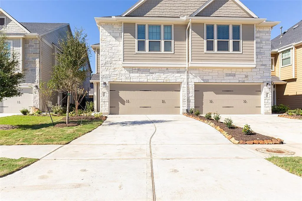 3 bed, 2.5 bath, 1881 sqft, $2,400 — Photo 1