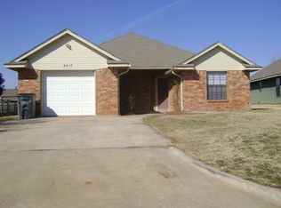2417 SW 41st St, Lawton, OK 73505