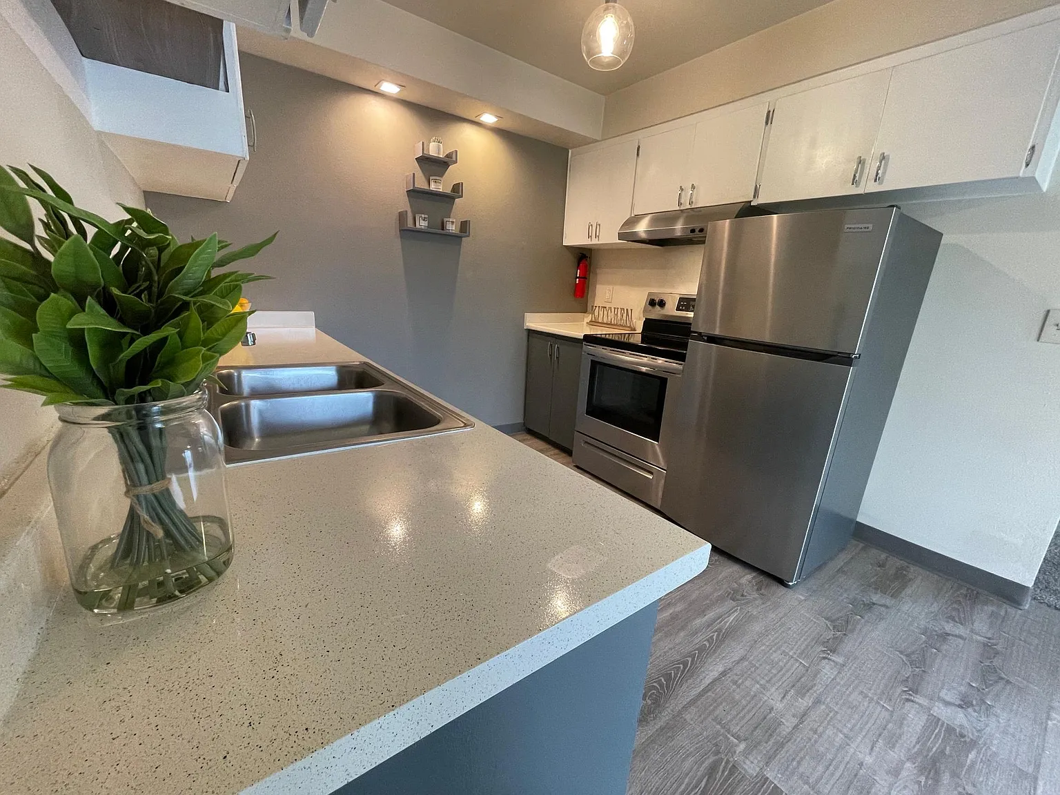 10812 SE Stark St — Photo 2